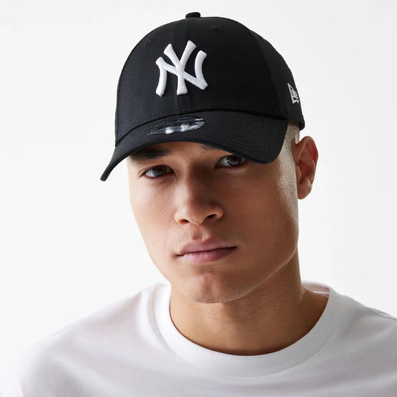 New York Yankees Essential Black 9FORTY Adjustable Cap