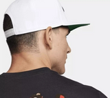 Nike Adults Unisex Pro Swoosh Futura Snapback Cap