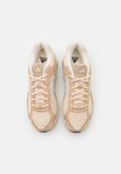 adidas Originals RESPONSE CL UNISEX - Trainers - sand strata/off-white/magic beige