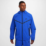 Nike Tech
Men's Woven Jacket