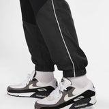 Nike Air
Men's Woven Trousers