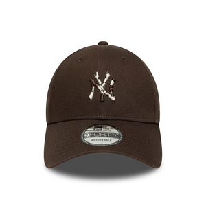 New York Yankees MLB Animal Infill Dark Brown 9FORTY Adjustable Cap