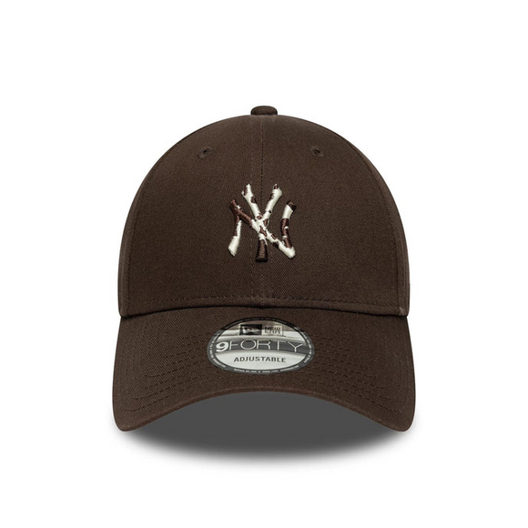 New York Yankees MLB Animal Infill Dark Brown 9FORTY Adjustable Cap
