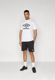 Umbro TEAM JOG - Sports shorts - black/white