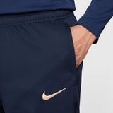 CHELSEA TRAINING TROUSERS DRI-FIT STRIKE - OBSIDIAN/PHOTO BLUE/GUAVA ICE