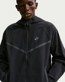 Nike Tech
Men's Woven Jacket