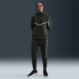 Nike Tech
Men's Full-Zip Fleece Windrunner Jacket with Reflective Design Accents
