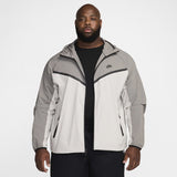 Nike Tech
Men's Woven Jacket