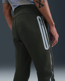 Nike Tech
Men's Fleece Joggers with Reflective