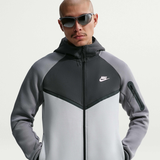 Nike Tech
Men's Fleece Windrunner Full-Zip Jacket