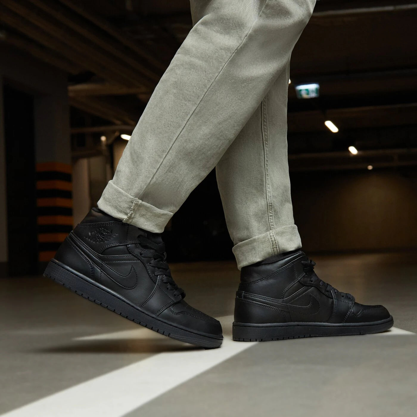 Jordan 1 triple black sales on feet