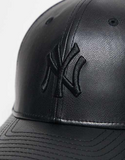 New Era NY Yankees 9forty PU cap in black