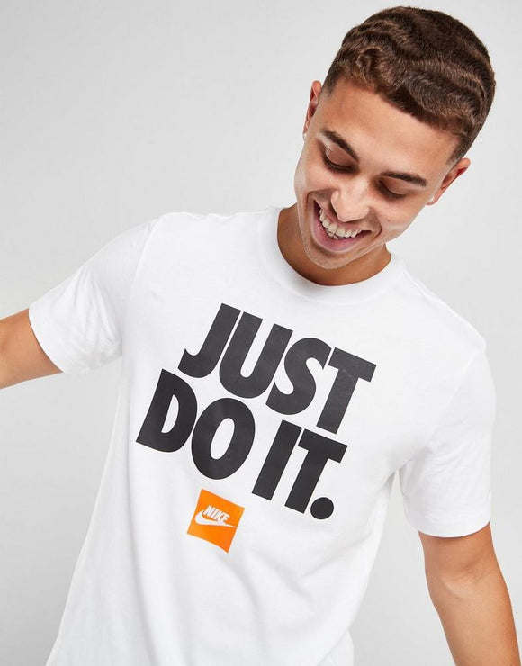 Nike Sportswear Swoosh