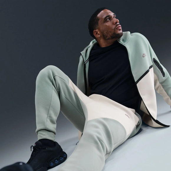Nike Tech Men's Fleece TRACKSUIT - Dusty Sage/Light Orewood Brown/Plum Eclipse