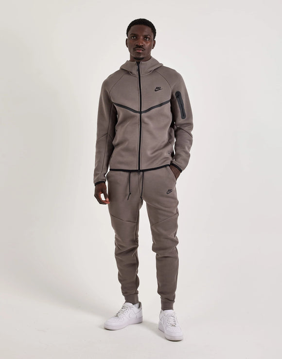 Nike Tech Fleece ensemble pack
