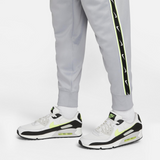 Nike Repeat Swoosh TRACKSUIT